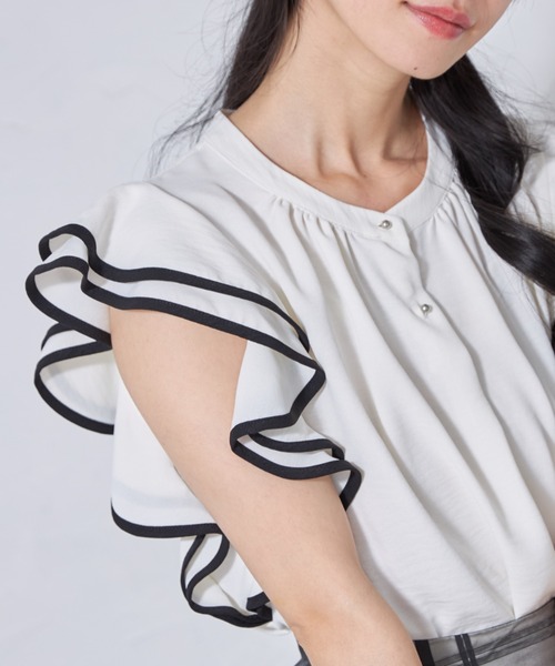 tocco closet(トッコ クローゼット)の「【ZOZO限定】フリルスリーブバイカラーブラウス(シャツ/ブラウス・レディース・ベージュ/オフホワイト/ブラック・M)」の17枚目の写真