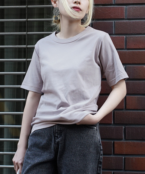 zootie（ズーティー）の「【きちんとしたい日もTシャツを。】シルキースムースコットン Tシャツ［5分袖］（Tシャツ/カットソー・レディース・ライトブルー/グレイッシュベージュ/ブラック/オフホワイト/ネイビー/ミント/黄土色系/ライトグレー・LL/L/M）」の4枚目の写真