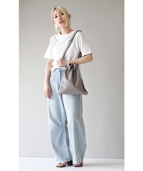 zootie（ズーティー）の「【きちんとしたい日もTシャツを。】シルキースムースコットン Tシャツ［5分袖］（Tシャツ/カットソー・レディース・ライトブルー/グレイッシュベージュ/ブラック/オフホワイト/ネイビー/ミント/黄土色系/ライトグレー・LL/L/M）」の9枚目の写真