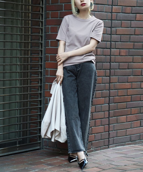 zootie（ズーティー）の「【きちんとしたい日もTシャツを。】シルキースムースコットン Tシャツ［5分袖］（Tシャツ/カットソー・レディース・ライトブルー/グレイッシュベージュ/ブラック/オフホワイト/ネイビー/ミント/黄土色系/ライトグレー・LL/L/M）」の15枚目の写真