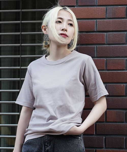 zootie（ズーティー）の「【きちんとしたい日もTシャツを。】シルキースムースコットン Tシャツ［5分袖］（Tシャツ/カットソー・レディース・ライトブルー/グレイッシュベージュ/ブラック/オフホワイト/ネイビー/ミント/黄土色系/ライトグレー・LL/L/M）」の16枚目の写真