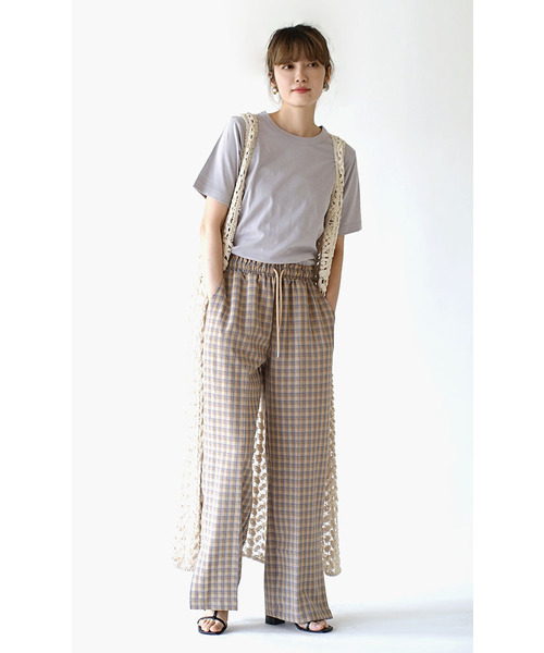 zootie（ズーティー）の「【きちんとしたい日もTシャツを。】シルキースムースコットン Tシャツ［5分袖］（Tシャツ/カットソー・レディース・ライトブルー/グレイッシュベージュ/ブラック/オフホワイト/ネイビー/ミント/黄土色系/ライトグレー・LL/L/M）」の17枚目の写真