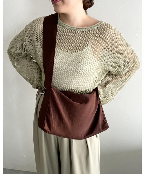 mysty woman(ミスティウーマン)の「シャーリングショルダーBAG2 144074 【500mlペットボトル収納可能!】(ショルダーバッグ・レディース・グレイッシュベージュ/ブラック/チョコ・FREE)」の5枚目の写真