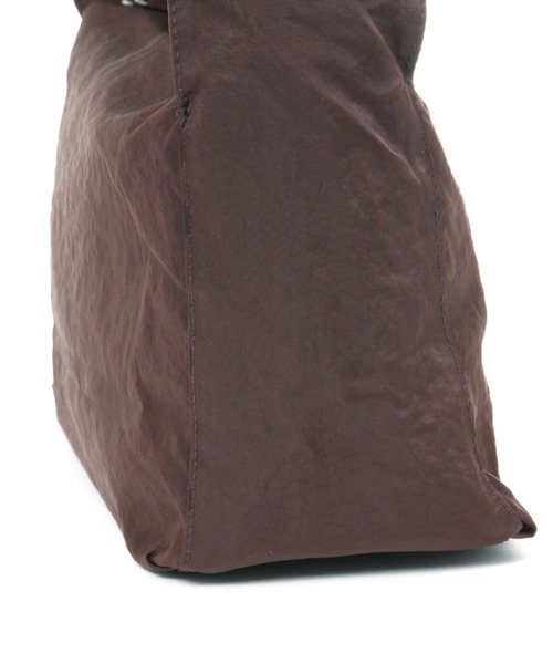 mysty woman(ミスティウーマン)の「シャーリングショルダーBAG2 144074 【500mlペットボトル収納可能!】(ショルダーバッグ・レディース・グレイッシュベージュ/ブラック/チョコ・FREE)」の13枚目の写真