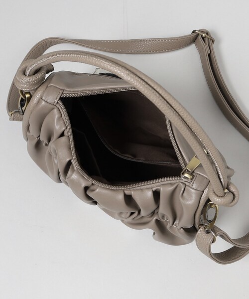 THE SHOP TK （ザ ショップ ティーケー ）の「【＠BAILA掲載】ギャザープレートFレザーBAG（ハンドバッグ・レディース・ブラック/ブラウン系その他・00）」の17枚目の写真