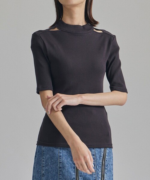 UNITED TOKYO（ユナイテッドトウキョウ）の「【残りわずか！】《2way》ソフトタッチスリットネックトップス｜ウォッシャブル/防シワ（Tシャツ/カットソー・レディース・ダークブラウン/インディゴブルー/ライトグリーン・FREE）」の2枚目の写真