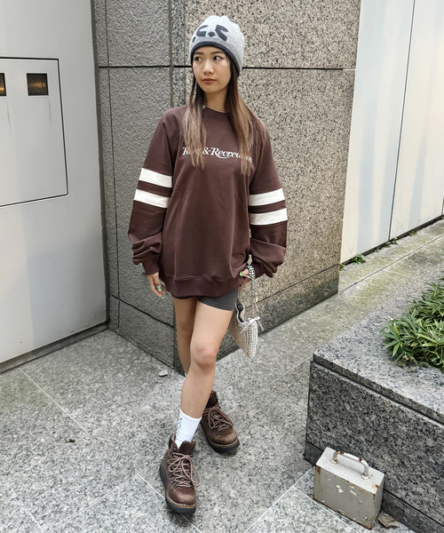 JOINT WORKS（ジョイントワークス）の「Rest&Recreation/レストアンドレクリエーション OVERSIZED RAGLAN SWEATSHIRT（スウェット・レディース・ブラック・FREE）」の2枚目の写真