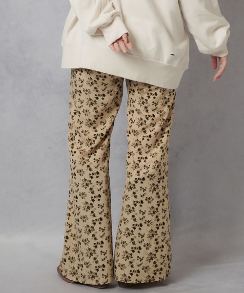 Lull（ルル）の「【Lull / ルル】フローラルプリントフレアパンツ（その他パンツ・レディース・ベージュ/ブラック・ONESIZE）」の8枚目の写真
