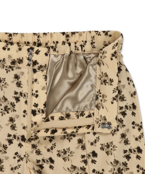 Lull（ルル）の「【Lull / ルル】フローラルプリントフレアパンツ（その他パンツ・レディース・ベージュ/ブラック・ONESIZE）」の6枚目の写真