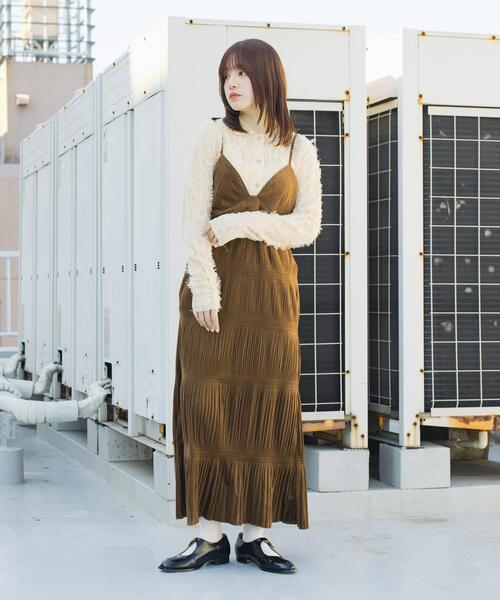 KBF(ケイビーエフ)の「マジョリカプリーツキャミワンピース(ワンピース・レディース・ブラック/ブラウン/チャコールグレー・ONE)」の12枚目の写真