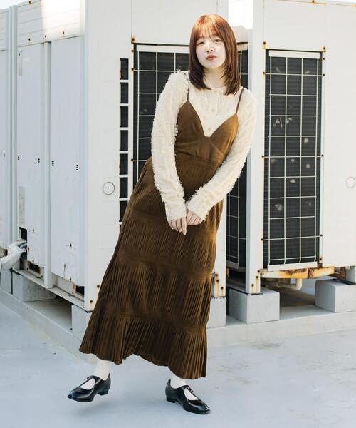 KBF(ケイビーエフ)の「マジョリカプリーツキャミワンピース(ワンピース・レディース・ブラック/ブラウン/チャコールグレー・ONE)」の13枚目の写真