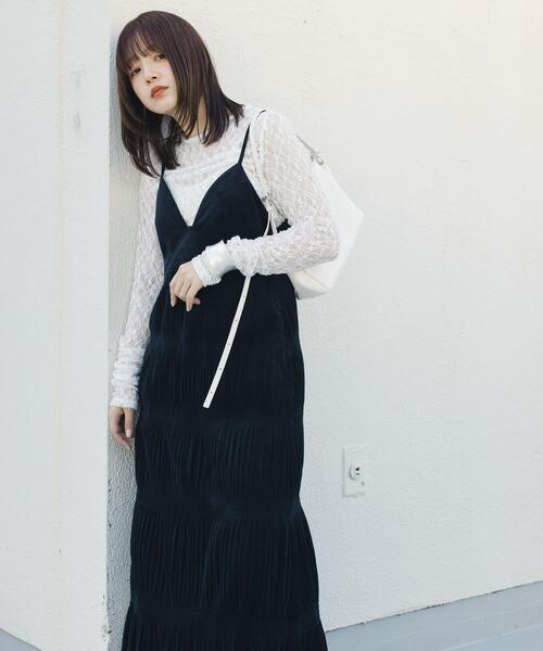 KBF(ケイビーエフ)の「マジョリカプリーツキャミワンピース(ワンピース・レディース・ブラック/ブラウン/チャコールグレー・ONE)」の4枚目の写真