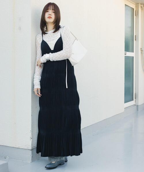 KBF(ケイビーエフ)の「マジョリカプリーツキャミワンピース(ワンピース・レディース・ブラック/ブラウン/チャコールグレー・ONE)」の5枚目の写真