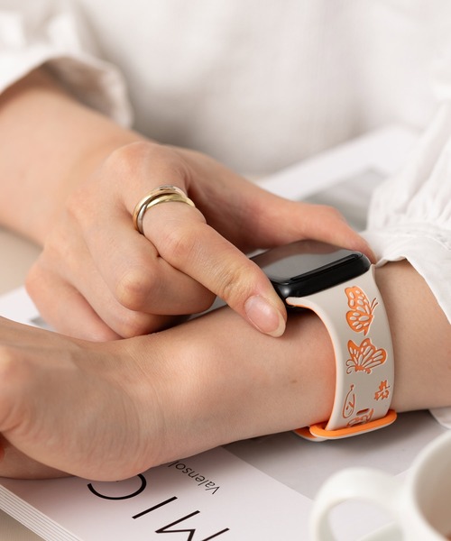 emonique(エモニーク)の「スマートウォッチバンド Apple Watch バンド シリコン製【38/40/41/42/44/45/49mm対応】(デジタル腕時計・レディース・ライトブルー/ホワイト×ブラック/ホワイト/ミント/オレンジ・38/42)」の5枚目の写真