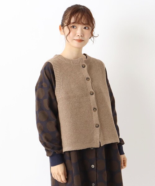 one'sterrace(ワンズテラス)の「前あきニットベスト(ベスト・レディース・ダークブラウン系8/ベージュ系8/ブラック系8・02)」の2枚目の写真