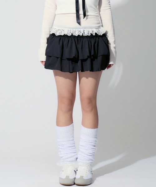 ALLuRing ChaRm(アリュリングチャーム)の「Tiered Balloon Mini Skirt / ティアードバルーンミニスカート(スカート・レディース・ブラック/ホワイト・S/M)」の3枚目の写真