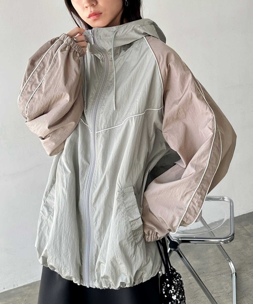 GeeRA（ジーラ）の「ライン入り配色ナイロンオーバーサイズブルゾン（マウンテンパーカー・レディース・ブラック/グレー・LARGE/MEDIUM）」の2枚目の写真