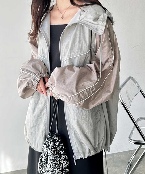 GeeRA（ジーラ）の「ライン入り配色ナイロンオーバーサイズブルゾン（マウンテンパーカー・レディース・ブラック/グレー・LARGE/MEDIUM）」の12枚目の写真