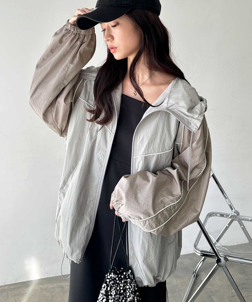 GeeRA（ジーラ）の「ライン入り配色ナイロンオーバーサイズブルゾン（マウンテンパーカー・レディース・ブラック/グレー・LARGE/MEDIUM）」の13枚目の写真