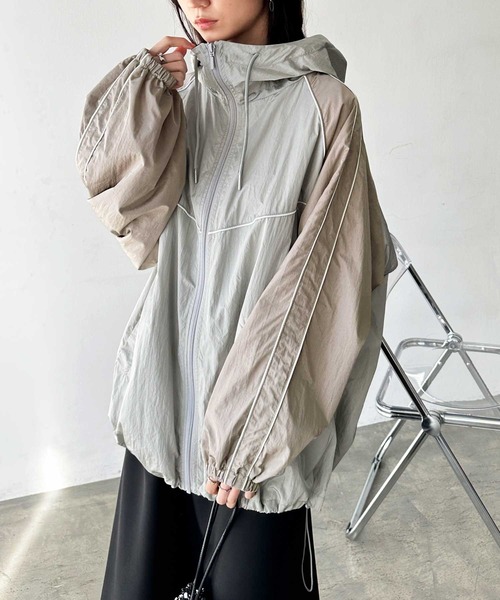 GeeRA（ジーラ）の「ライン入り配色ナイロンオーバーサイズブルゾン（マウンテンパーカー・レディース・ブラック/グレー・LARGE/MEDIUM）」の9枚目の写真