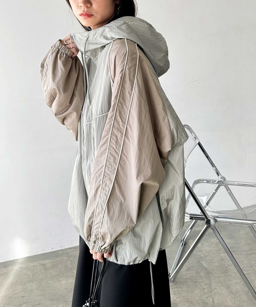 GeeRA（ジーラ）の「ライン入り配色ナイロンオーバーサイズブルゾン（マウンテンパーカー・レディース・ブラック/グレー・LARGE/MEDIUM）」の10枚目の写真