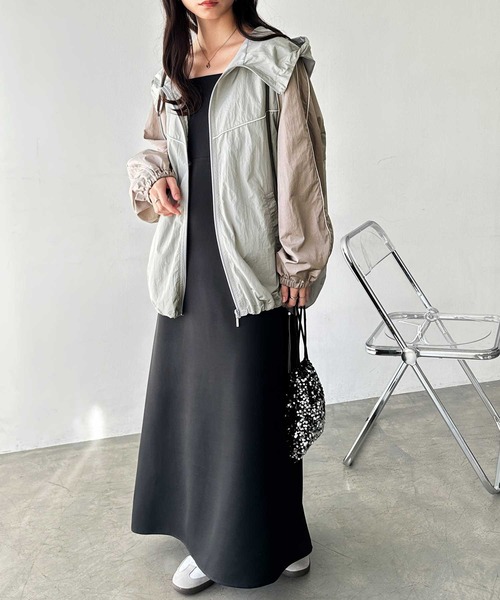 GeeRA（ジーラ）の「ライン入り配色ナイロンオーバーサイズブルゾン（マウンテンパーカー・レディース・ブラック/グレー・LARGE/MEDIUM）」の15枚目の写真