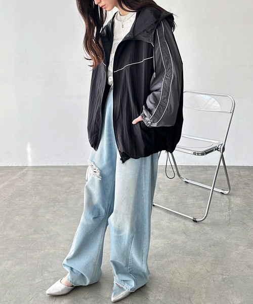 GeeRA（ジーラ）の「ライン入り配色ナイロンオーバーサイズブルゾン（マウンテンパーカー・レディース・ブラック/グレー・LARGE/MEDIUM）」の7枚目の写真