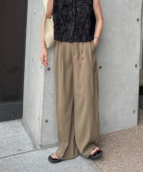 feepur（フェピュール）の「リラックスタックパンツ（スラックス・レディース・チャコールグレー/ベージュ/ブラック・SMALL/MEDIUM）」の3枚目の写真