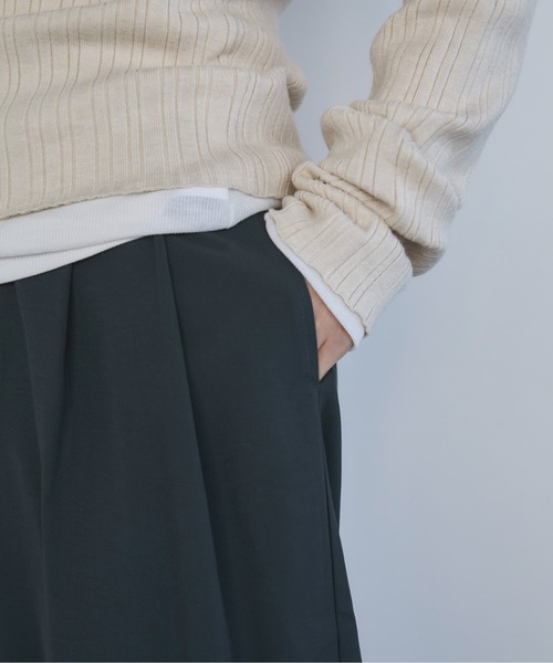 feepur（フェピュール）の「リラックスタックパンツ（スラックス・レディース・チャコールグレー/ベージュ/ブラック・SMALL/MEDIUM）」の10枚目の写真