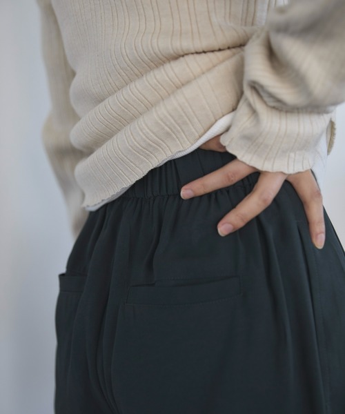 feepur（フェピュール）の「リラックスタックパンツ（スラックス・レディース・チャコールグレー/ベージュ/ブラック・SMALL/MEDIUM）」の11枚目の写真