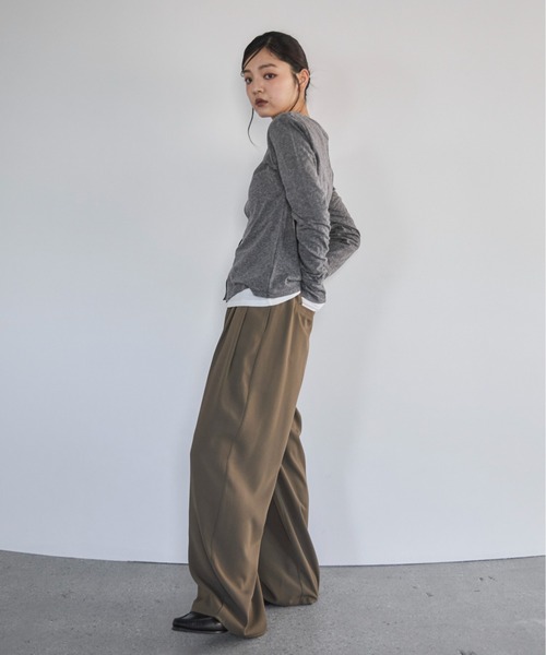 feepur（フェピュール）の「リラックスタックパンツ（スラックス・レディース・チャコールグレー/ベージュ/ブラック・SMALL/MEDIUM）」の5枚目の写真