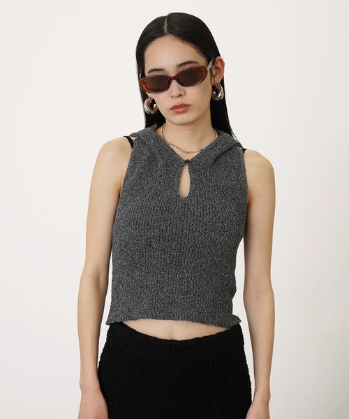 人気アイテム＞バックオープンニットフーディー（ニット