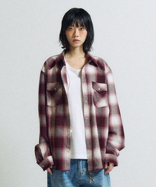 SLOWACID（スローアシッド）の「【UNISEX】SLOW ACID／オンブレチェックシャツ（シャツ/ブラウス・レディース・ボルドー/ブラック・MEDIUM/LARGE）」の2枚目の写真