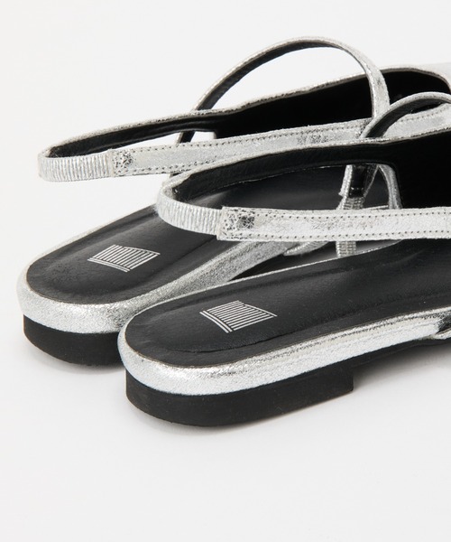 COLONY 2139（コロニートゥーワンスリーナイン）の「ワンストラップポインテッドミュール（サンダル・レディース・シルバー/ブラック・LARGE/MEDIUM）」の21枚目の写真