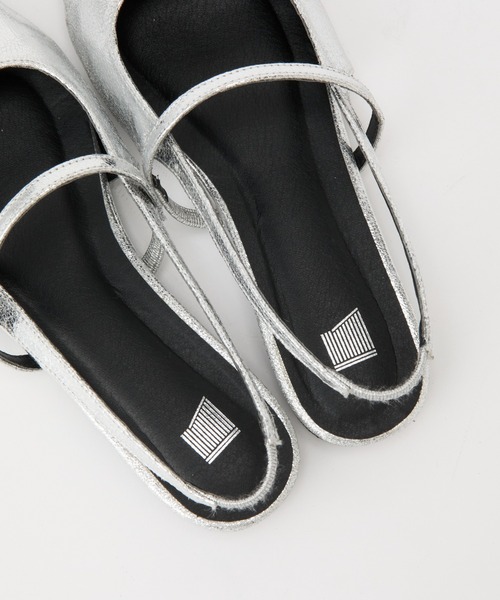 COLONY 2139（コロニートゥーワンスリーナイン）の「ワンストラップポインテッドミュール（サンダル・レディース・シルバー/ブラック・LARGE/MEDIUM）」の22枚目の写真