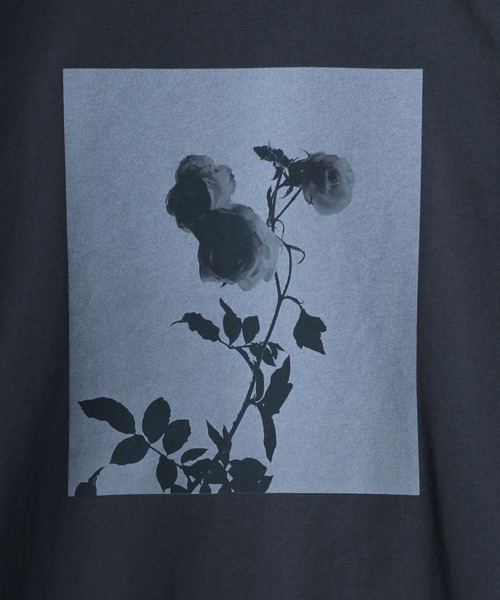ANPAS(アンパス)の「Vintage-like Flower Design Print T-Shirt/ヴィンテージライク フラワープリントデザイン 半袖 Tシャツ レディース メンズ(Tシャツ/カットソー・メンズ・ブラック系その他4/ブラック系その他/ブラック系その他3/ブラック系その他2・M/L/LL)」の6枚目の写真