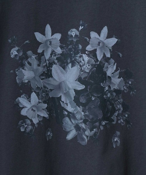 ANPAS(アンパス)の「Vintage-like Flower Design Print T-Shirt/ヴィンテージライク フラワープリントデザイン 半袖 Tシャツ レディース メンズ(Tシャツ/カットソー・メンズ・ブラック系その他4/ブラック系その他/ブラック系その他3/ブラック系その他2・M/L/LL)」の9枚目の写真