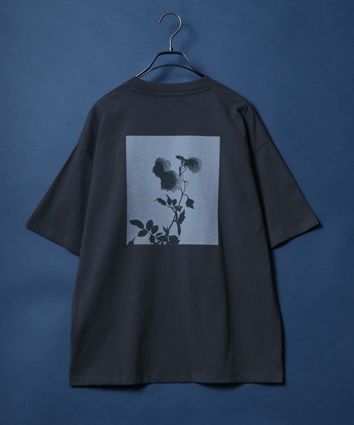 ANPAS(アンパス)の「Vintage-like Flower Design Print T-Shirt/ヴィンテージライク フラワープリントデザイン 半袖 Tシャツ レディース メンズ(Tシャツ/カットソー・メンズ・ブラック系その他4/ブラック系その他/ブラック系その他3/ブラック系その他2・M/L/LL)」の15枚目の写真