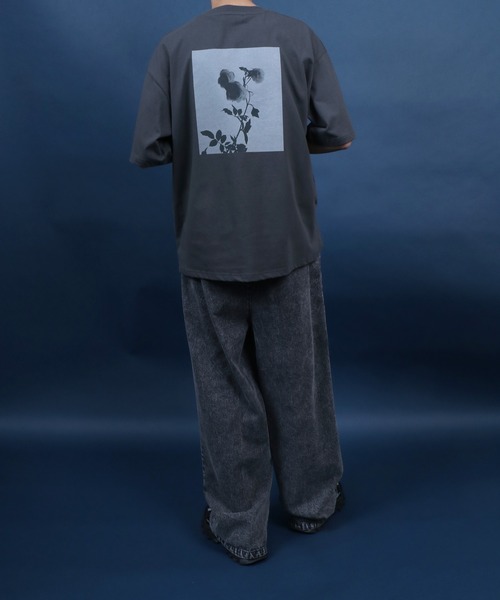 ANPAS(アンパス)の「Vintage-like Flower Design Print T-Shirt/ヴィンテージライク フラワープリントデザイン 半袖 Tシャツ レディース メンズ(Tシャツ/カットソー・メンズ・ブラック系その他4/ブラック系その他/ブラック系その他3/ブラック系その他2・M/L/LL)」の22枚目の写真