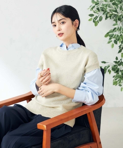 a.v.v(アーヴェヴェ)の「ラメリリヤンニットベスト(ニット/セーター・レディース・ベージュ/チャコールグレー・36/38/40)」の6枚目の写真