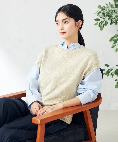 a.v.v(アーヴェヴェ)の「ラメリリヤンニットベスト(ニット/セーター・レディース・ベージュ/チャコールグレー・36/38/40)」の8枚目の写真