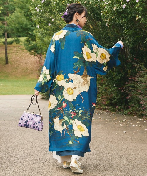 倭物やカヤ(ワモノヤカヤ)の「【倭物やカヤ】花鳥UV長羽織(カーディガン/ボレロ・レディース・レッド/ホワイト/ブラック/ネイビー・FREE)」の3枚目の写真