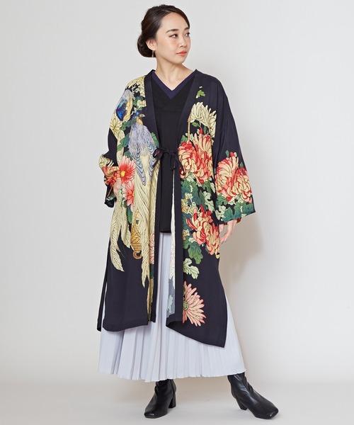 倭物やカヤ(ワモノヤカヤ)の「【倭物やカヤ】花鳥UV長羽織(カーディガン/ボレロ・レディース・レッド/ホワイト/ブラック/ネイビー・FREE)」の15枚目の写真