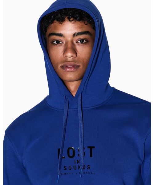 ARMANI EXCHANGE（アルマーニエクスチェンジ）の「【A|X アルマーニ エクスチェンジ】AXロゴ フーデッドスウェットプルオーバー（スウェット・メンズ・ブルー・LARGE/X-SMALL/SMALL/MEDIUM/X-LARGE/XX-LARGE）」の2枚目の写真