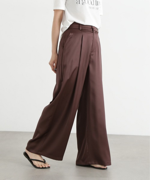 N.(N. Natural Beauty Basic)(エヌエヌナチュラルビューティーベーシック)の「グロッシーワイドパンツ(その他パンツ・レディース・ブラウン/ベージュ・MEDIUM)」の2枚目の写真