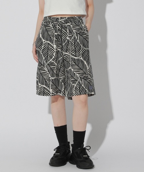 Anui(アニュイ)の「【UNISEX/2サイズ展開】リーフガラセットアップショートパンツ(その他パンツ・レディース・ブラック/ベージュ・SMALL/MEDIUM)」の11枚目の写真