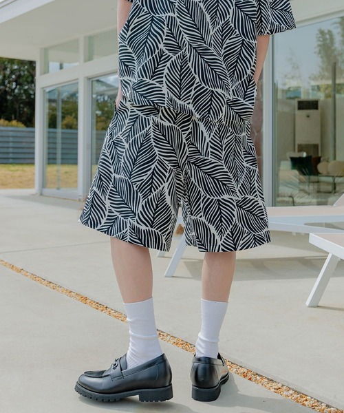 Anui(アニュイ)の「【UNISEX/2サイズ展開】リーフガラセットアップショートパンツ(その他パンツ・レディース・ブラック/ベージュ・SMALL/MEDIUM)」の15枚目の写真