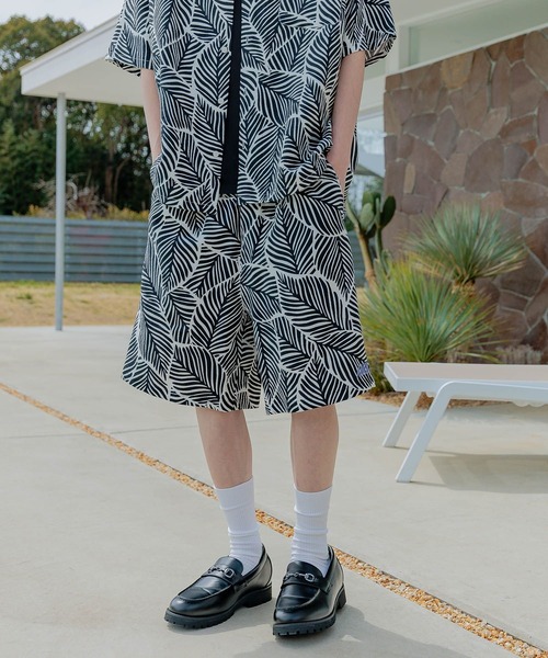 Anui(アニュイ)の「【UNISEX/2サイズ展開】リーフガラセットアップショートパンツ(その他パンツ・レディース・ブラック/ベージュ・SMALL/MEDIUM)」の8枚目の写真