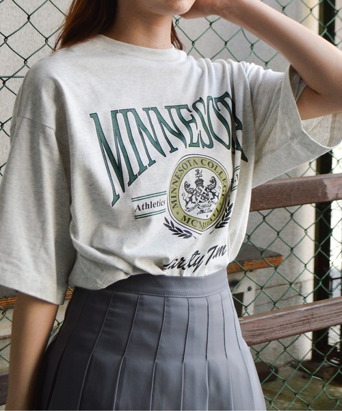 spiritoso(スピリトーゾ)の「【spiritoso】MINESOTAカレッジロゴTシャツ(CP)(Tシャツ/カットソー・レディース・チャコール/ブラウン/ホワイト系・FREE)」の8枚目の写真