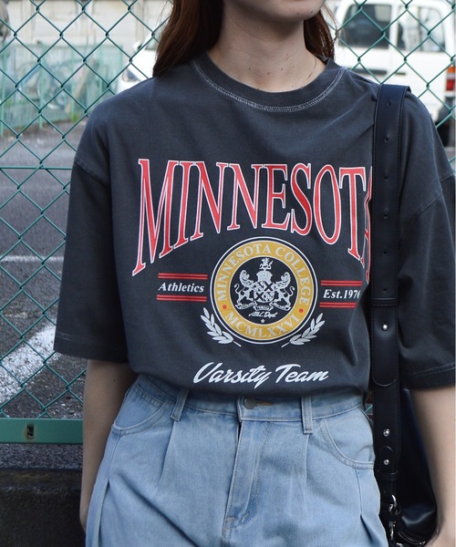 spiritoso(スピリトーゾ)の「【spiritoso】MINESOTAカレッジロゴTシャツ(CP)(Tシャツ/カットソー・レディース・チャコール/ブラウン/ホワイト系・FREE)」の11枚目の写真